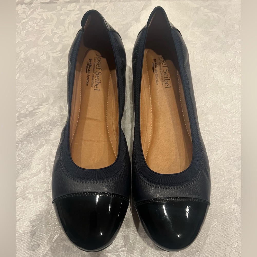 Josef Seibel Black and Blue Loafers Classic Flats NWOB Size: 10